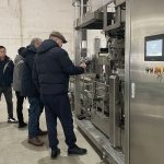 Mainiton nga pag-abiabi sa mga langyaw nga kustomer nga mobisita sa among kompanya aron masusi ang sekondaryang kagamitan sa baling